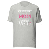 The best kind of Mom raises a Veterinarian Unisex T-shirt