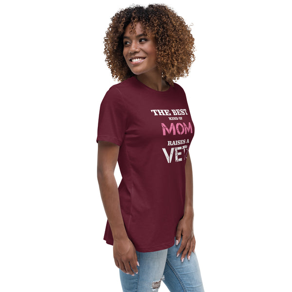 The best kind of Mom raises a Veterinarian Women's T-Shirt