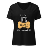 I like big Mutts Women's V-Neck T-Shirt-I love Veterinary